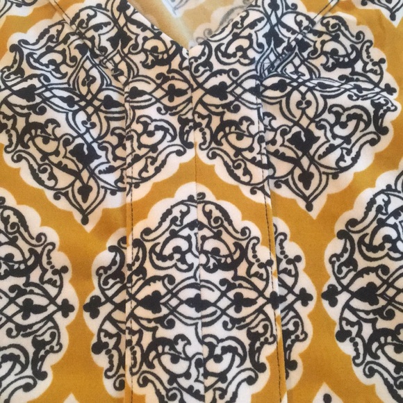 Banana Republic mustard and black pattern top - Picture 5 of 7